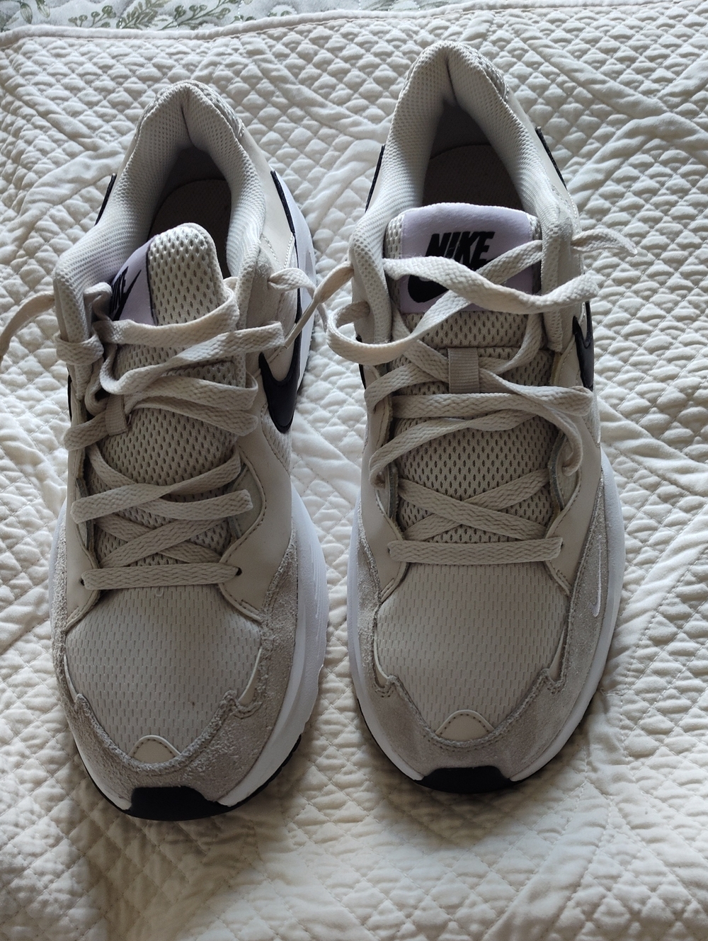 Nike Beige and Black Women's Lifestyle Sneakers